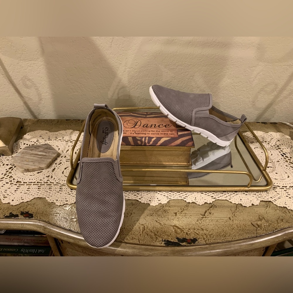 EuroSoft by Sofft Gray Size 8 Slip-Ons